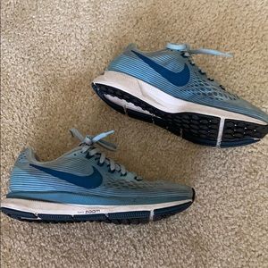 Size 7 Blue Nike Zoom Sneakers